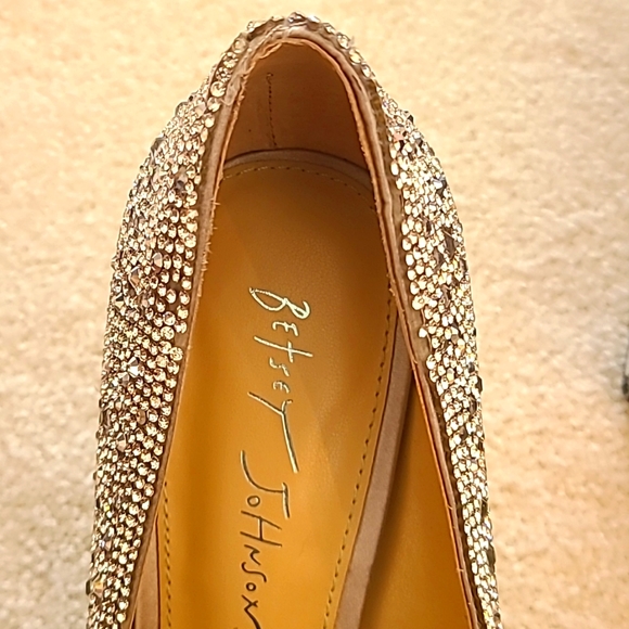 NIB SOLD OUT GORGEOUS Betsey Johnson Averi Rhinestone Pumps sz 6.5 - Picture 12 of 16